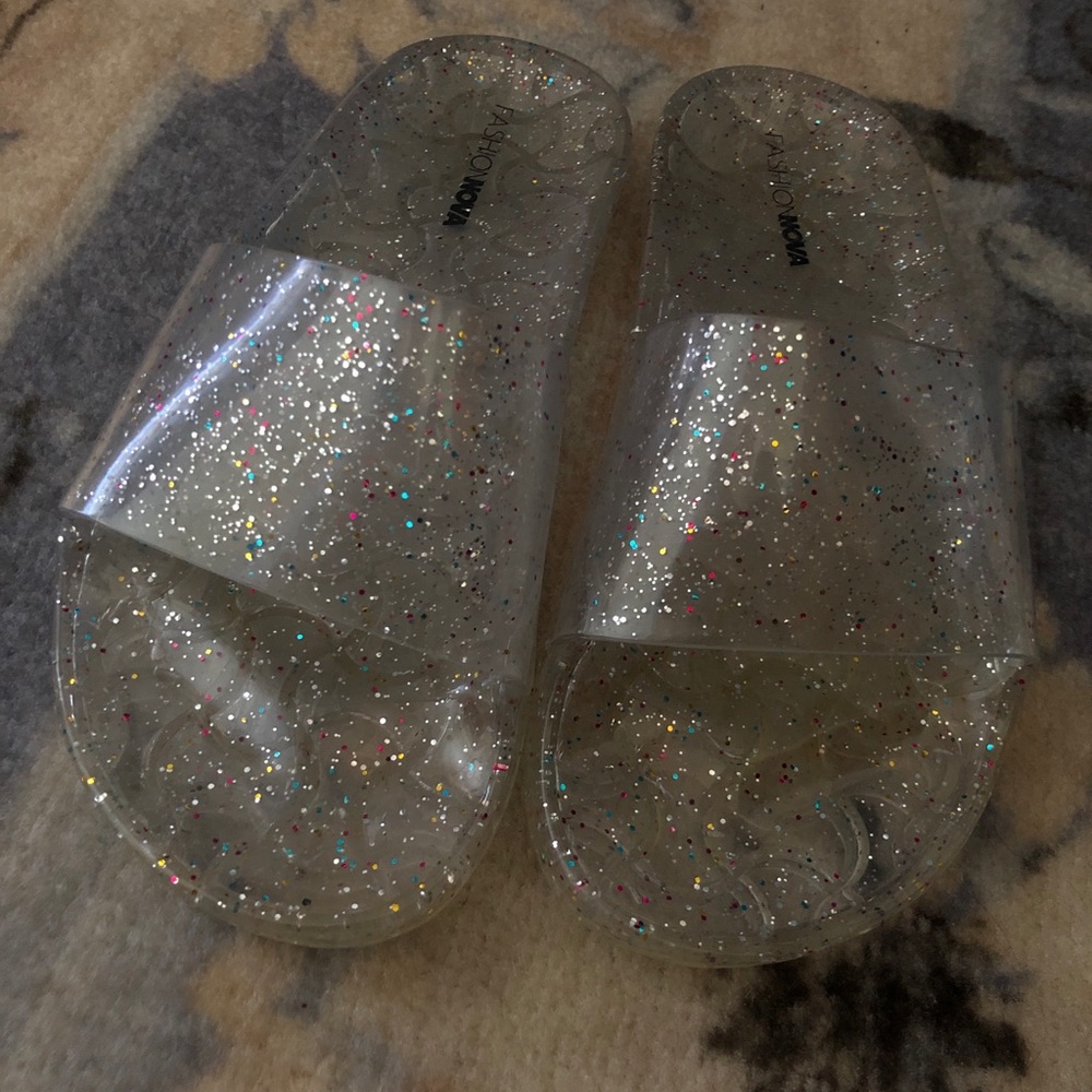 New women’s slides size9